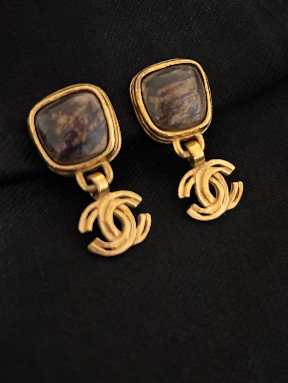 Vintage CHANEL Gold earrings